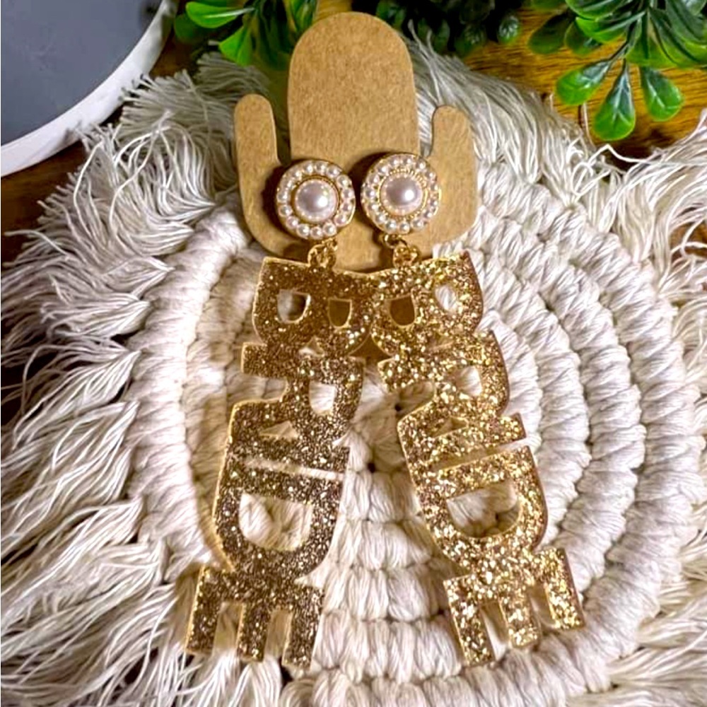 NWT Gold Sparkle Bride Dangle Earrings
